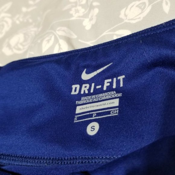 Nike Dri-Fit Capri leggings - Small - 20" inseam - Picture 5 of 10